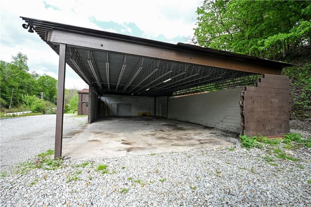 3810 Crooked Run Rd, N Versailles, PA 15137