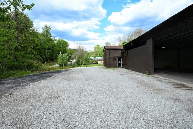 3810 Crooked Run Rd, N Versailles, PA 15137