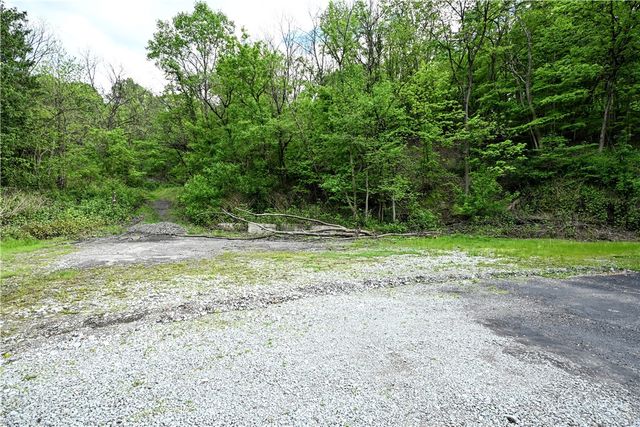 3810 Crooked Run Rd, N Versailles, PA 15137