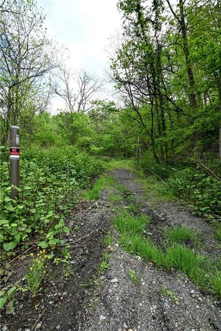 3810 Crooked Run Rd, N Versailles, PA 15137