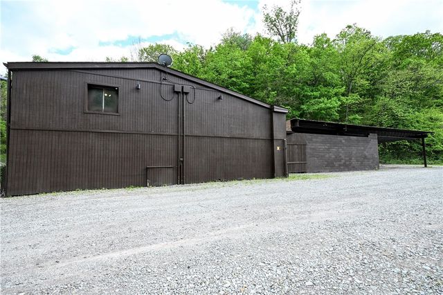 3810 Crooked Run Rd, N Versailles, PA 15137