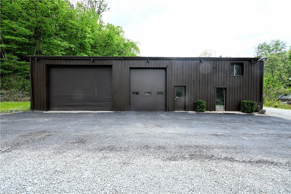 3810 Crooked Run Rd, N Versailles, PA 15137