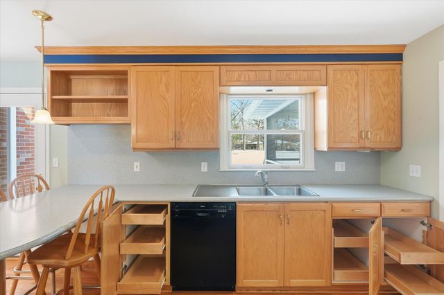 1703 OAKWOOD CT, Columbia, MO 65203