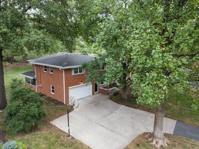 1703 OAKWOOD CT, Columbia, MO 65203