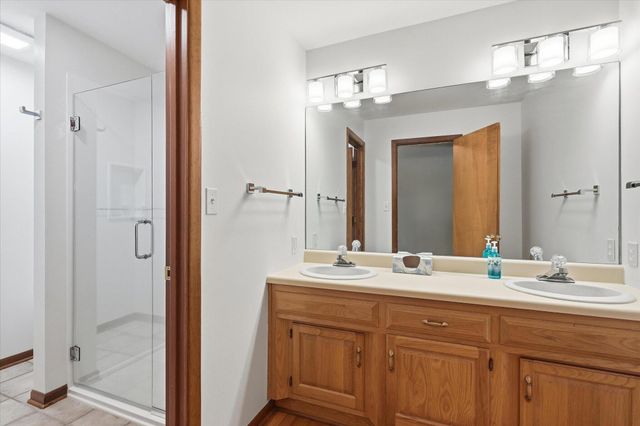 1703 OAKWOOD CT, Columbia, MO 65203