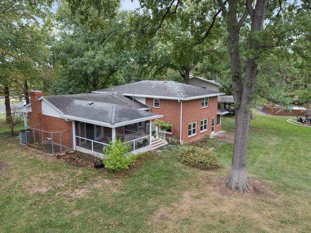 1703 OAKWOOD CT, Columbia, MO 65203