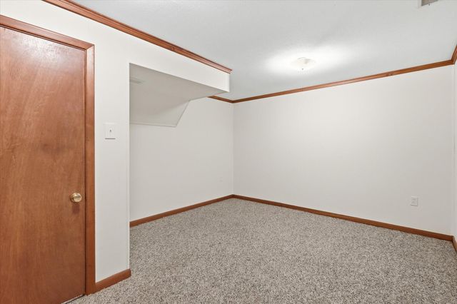 1703 OAKWOOD CT, Columbia, MO 65203