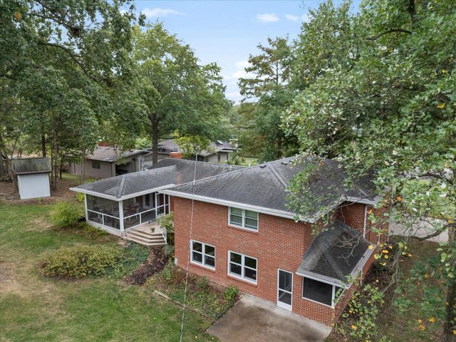 1703 OAKWOOD CT, Columbia, MO 65203