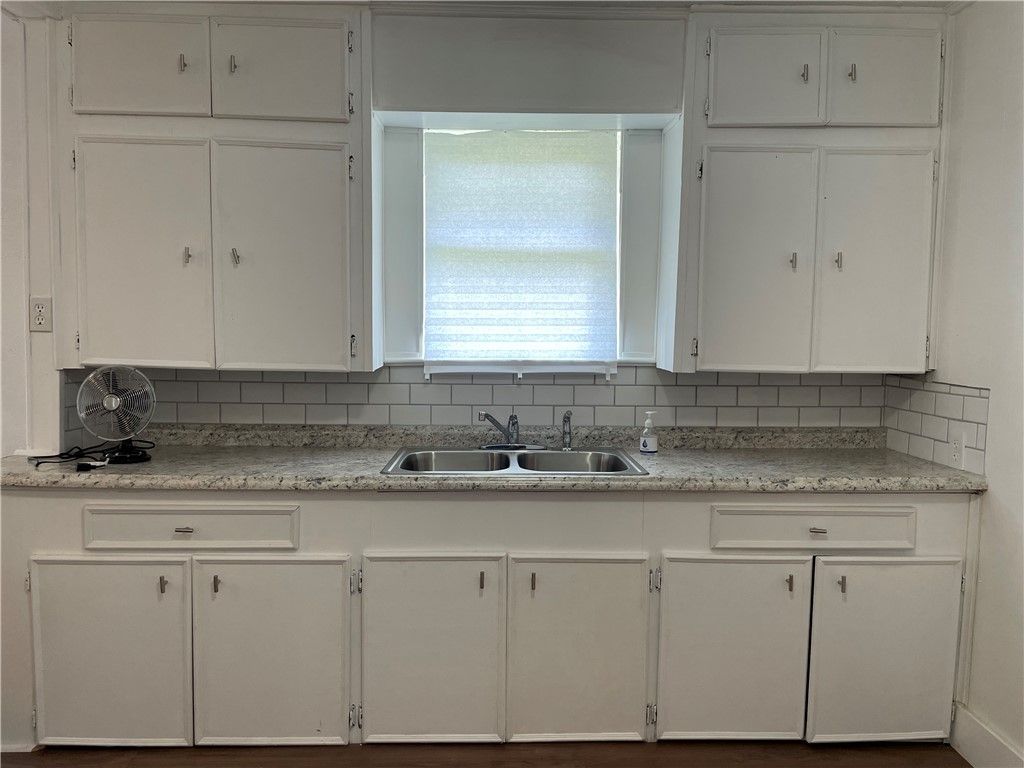 405 Woodrow Jackson Drive, Navasota, TX 77868 — photo 2