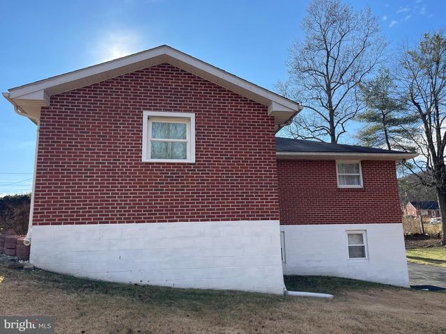 1806 HOLLAND ST, Cumberland, MD 21502