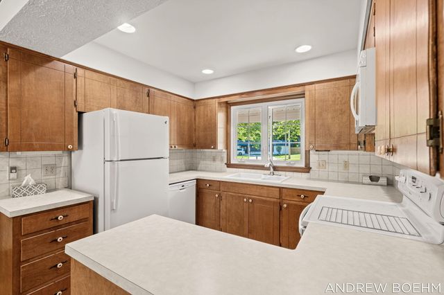 164 Euna Vista Drive, Holland City, MI 49423