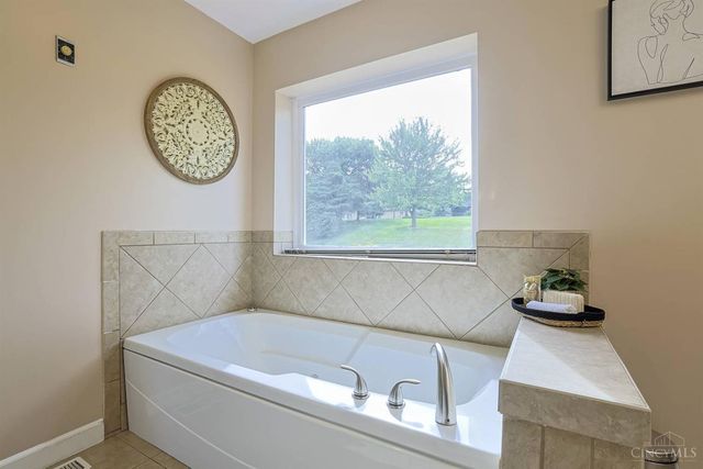 3020 Cooperhill Drive, Evendale, OH 45241