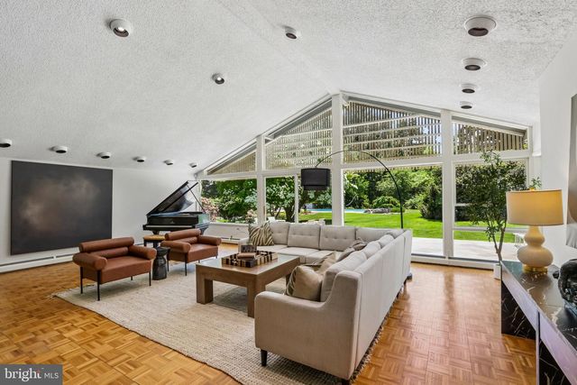 1673 PAPER MILL RD, Jenkintown, PA 19046