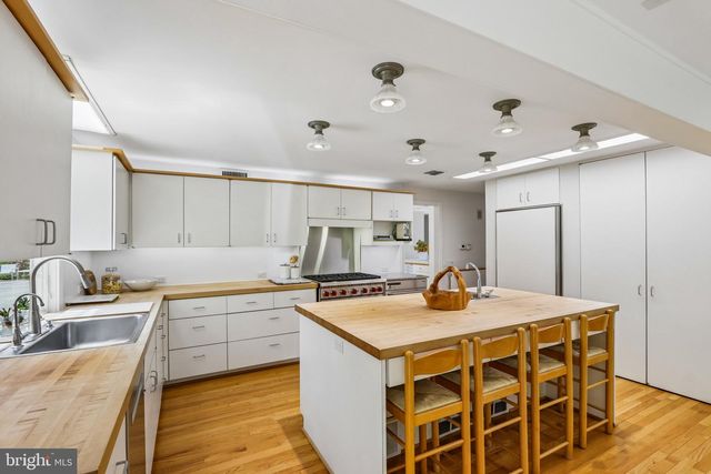1673 PAPER MILL RD, Jenkintown, PA 19046