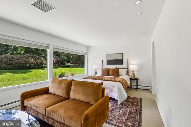 1673 PAPER MILL RD, Jenkintown, PA 19046