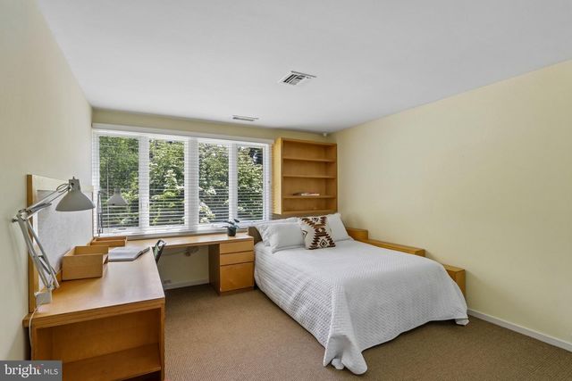 1673 PAPER MILL RD, Jenkintown, PA 19046