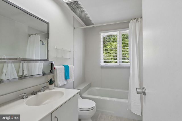 1673 PAPER MILL RD, Jenkintown, PA 19046
