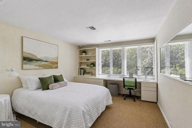 1673 PAPER MILL RD, Jenkintown, PA 19046