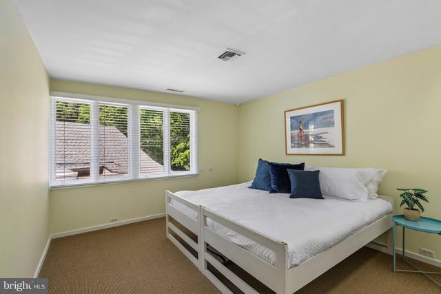 1673 PAPER MILL RD, Jenkintown, PA 19046