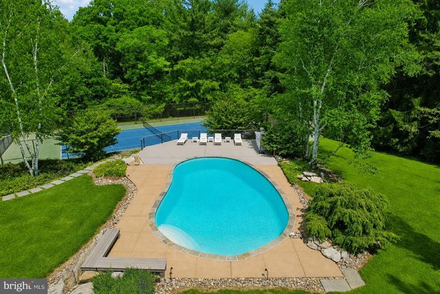 1673 PAPER MILL RD, Jenkintown, PA 19046