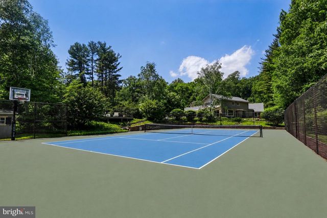 1673 PAPER MILL RD, Jenkintown, PA 19046