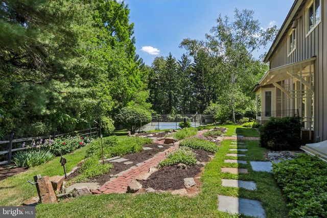 1673 PAPER MILL RD, Jenkintown, PA 19046