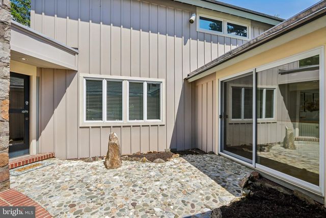 1673 PAPER MILL RD, Jenkintown, PA 19046