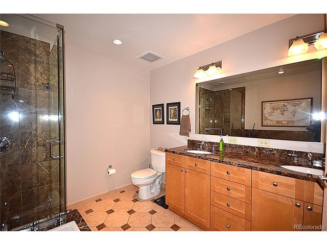 7220 W Bonfils Ln 319, Lakewood, CO 80226