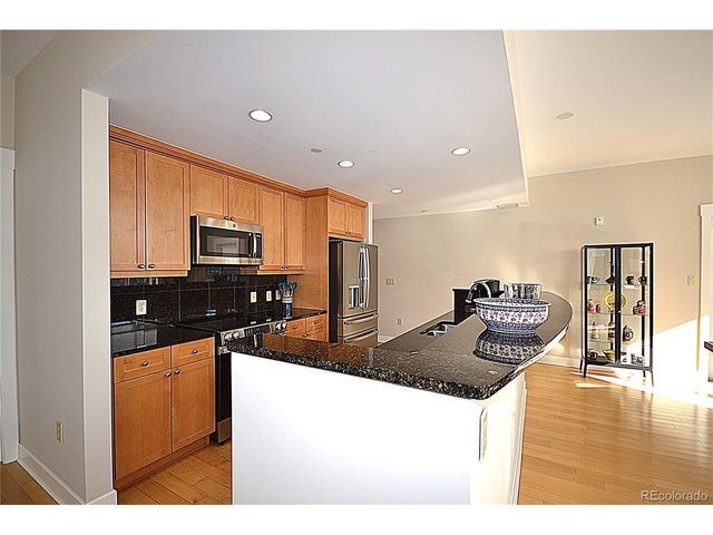 7220 W Bonfils Ln 319, Lakewood, CO 80226