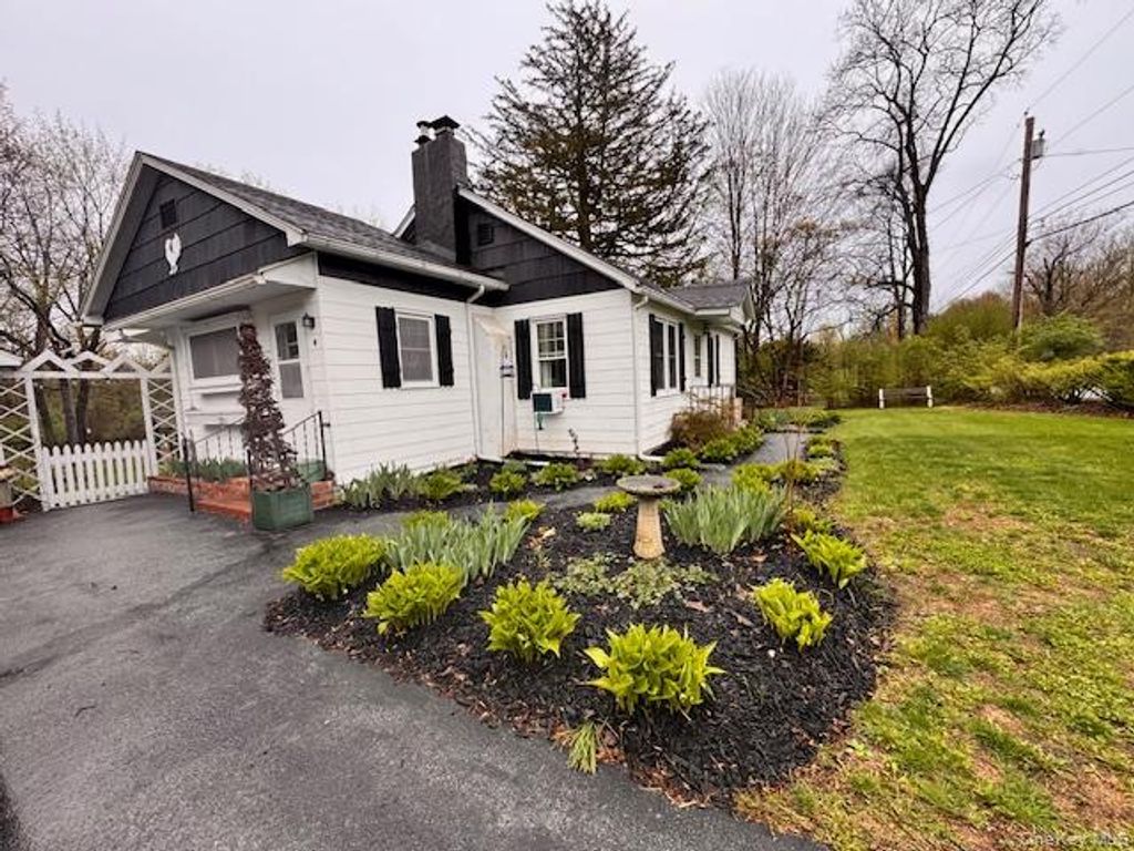 29 E Kerley Corners, Red Hook, NY 12571