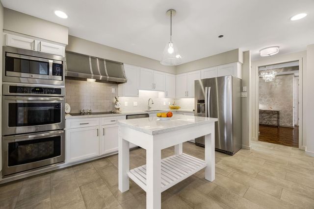 5555 Del Monte Drive 2203, Houston, TX 77056