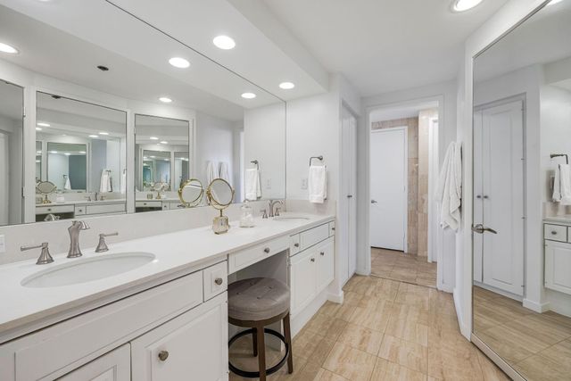 5555 Del Monte Drive 2203, Houston, TX 77056