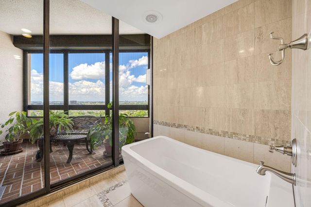 5555 Del Monte Drive 2203, Houston, TX 77056