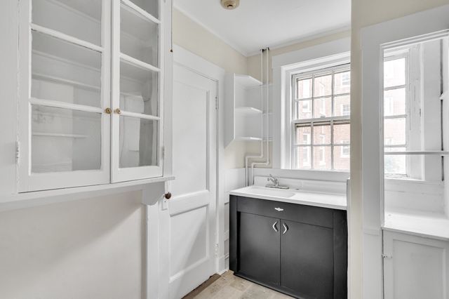 43 Linnaean 24, Cambridge, MA 02138