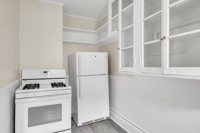 43 Linnaean 24, Cambridge, MA 02138