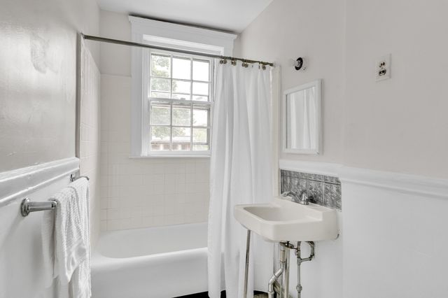43 Linnaean 24, Cambridge, MA 02138