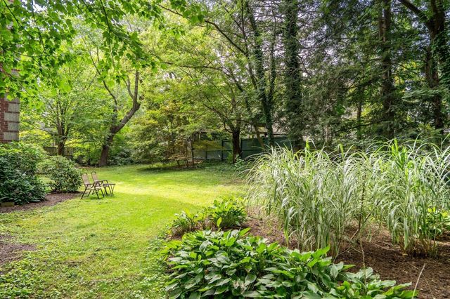 43 Linnaean 24, Cambridge, MA 02138