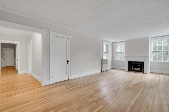 43 Linnaean 24, Cambridge, MA 02138