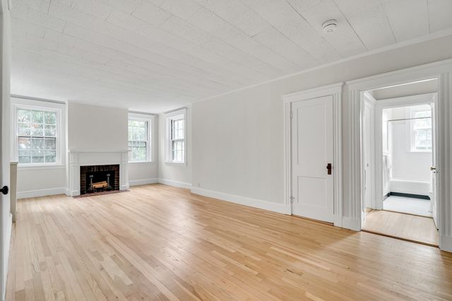 43 Linnaean 24, Cambridge, MA 02138