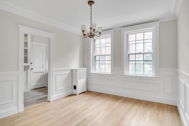 43 Linnaean 24, Cambridge, MA 02138