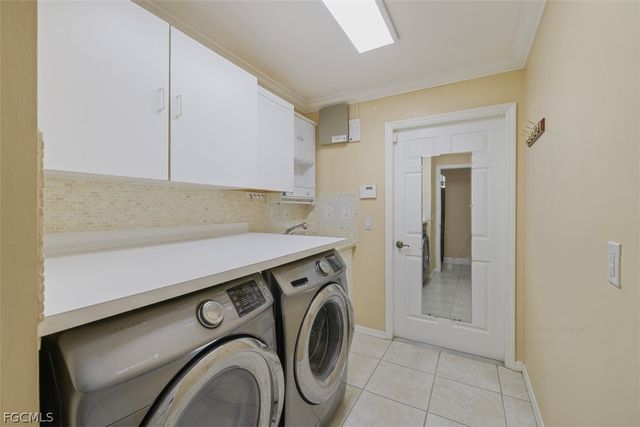 330 SW 19th LN, Cape Coral, FL 33991