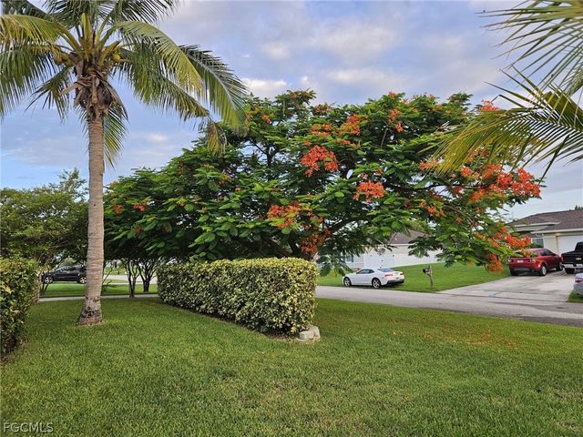 330 SW 19th LN, Cape Coral, FL 33991