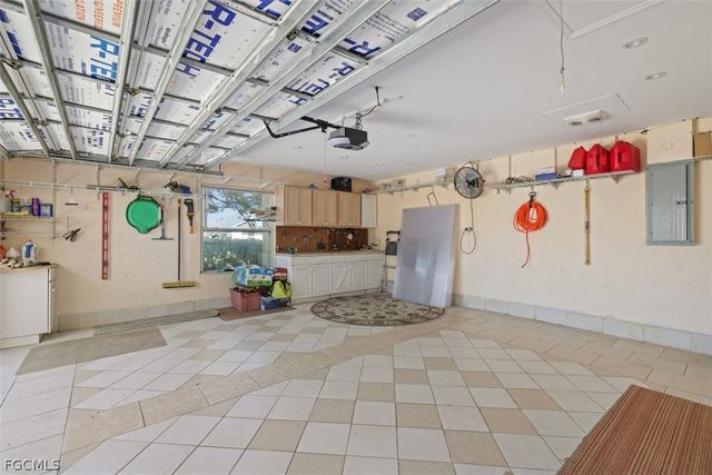 330 SW 19th LN, Cape Coral, FL 33991