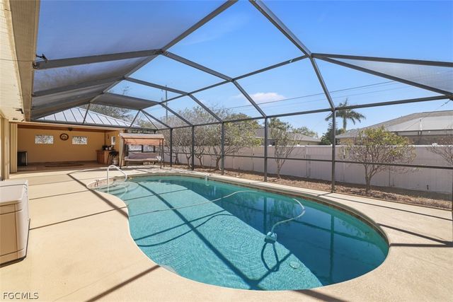 330 SW 19th LN, Cape Coral, FL 33991