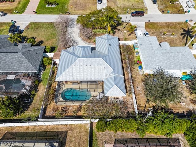 330 SW 19th LN, Cape Coral, FL 33991
