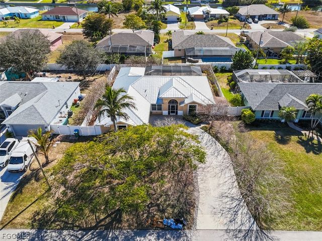 330 SW 19th LN, Cape Coral, FL 33991