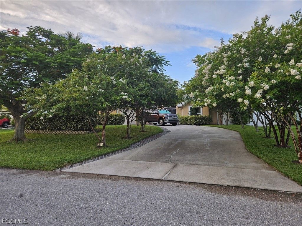 330 SW 19th LN, Cape Coral, FL 33991