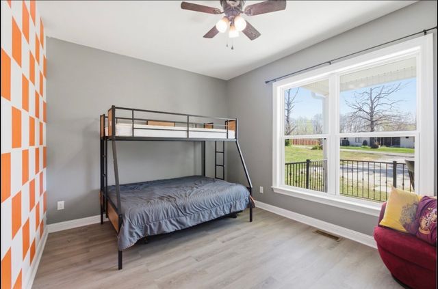1030 Oak Dr, White Bluff, TN 37187