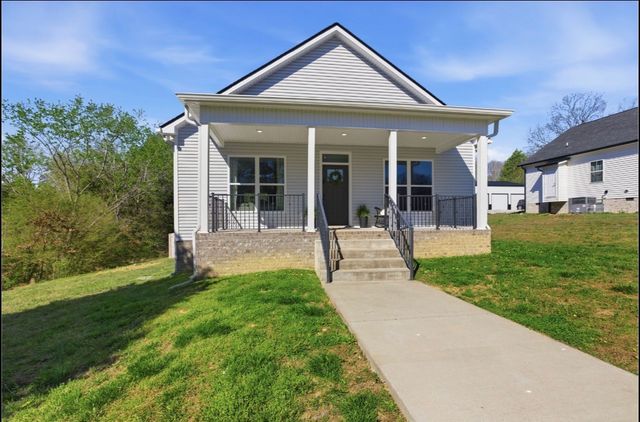 1030 Oak Dr, White Bluff, TN 37187