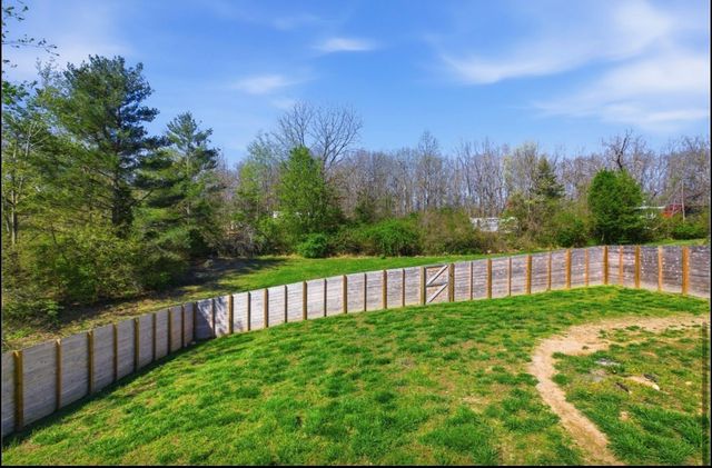 1030 Oak Dr, White Bluff, TN 37187